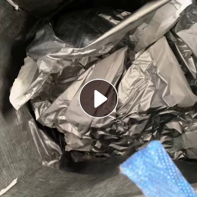 出售含铝塑膜和高压膜内衬的吨包废料，占比一半一半左右，现货十几吨