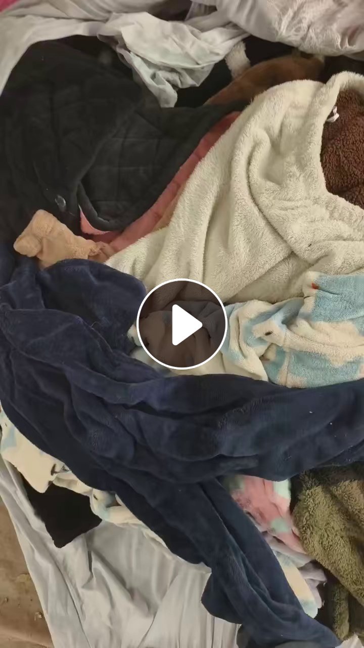 长期出售毛绒睡衣统货，现货4吨，月供十几吨