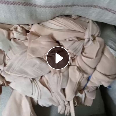 长期出售服装厂下来的涤棉德绒废布，得绒下脚料，边角料，含棉20左右，月供30吨左右