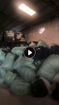 长期出售黑色涤棉废布，85棉废布，含棉70左右，现货13米一车