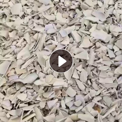 出售硬质PVC管破碎料，5/5通管，现货一挂