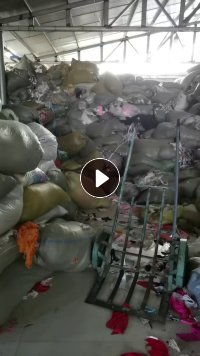 长期出售杂色泳装下脚料，锦纶废布，涤纶废布，白色涤纶开花料，氨纶含量10，现货几千吨