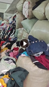 长期出售小区旧衣服分拣货，夏装，冬装，鞋子，可以统货出，月供4吨