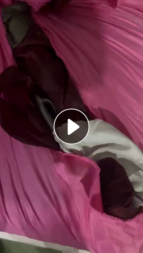 长期出售染厂下来的涤纶废布，涤纶造粒布，含水10%左右，月供大几十吨，货在浙江湖州