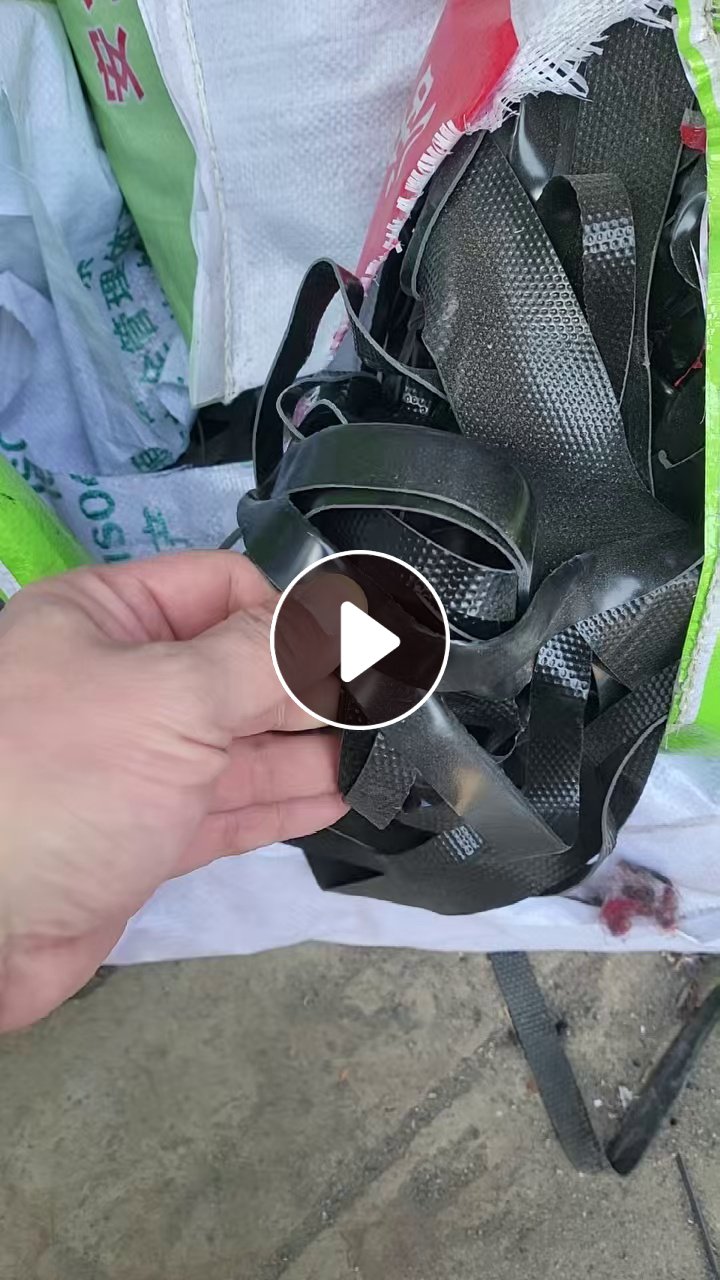 长期出售黑色地毯边角料，现货有50吨左右，货在山东济南