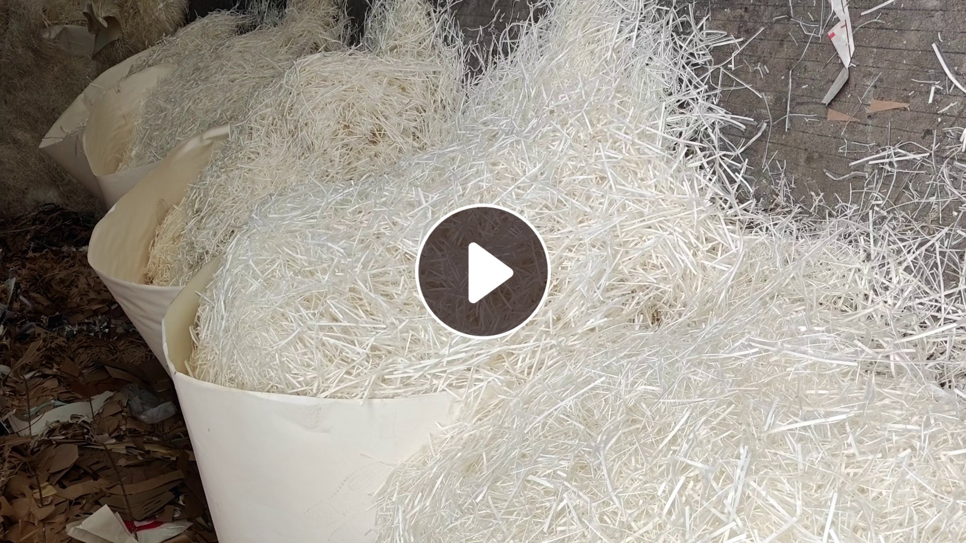 温州工厂直发，口杯边角料切边和淋膜切边，成份主要是牛皮纸+PE，干料无杂质