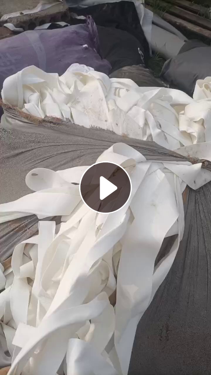 长期出售猫抓布边角料，猫爪布边条，含PVC，一次出来有三四吨，货在江苏无锡