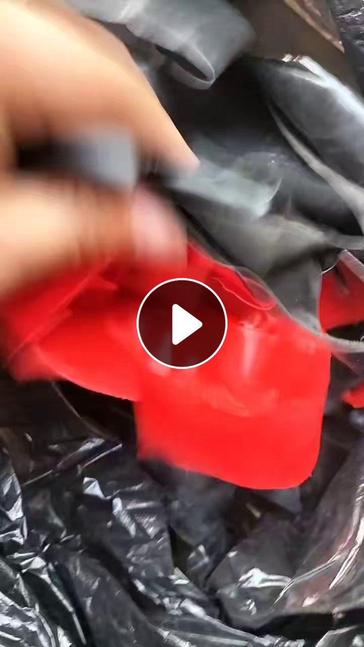 出售纯PVC革，坐垫料下来的，1.0厚度，环保料，高油低钙，月供150吨