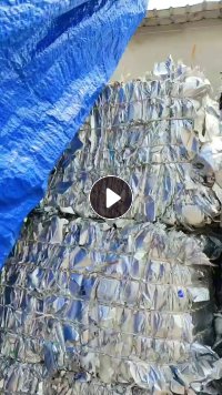 出售铝塑膜，复合厂边角料和电子厂的报废包装袋压包的，含铝13左右，月供200吨