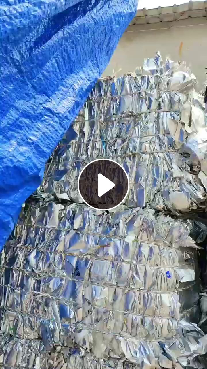 出售铝塑膜，复合厂边角料和电子厂的报废包装袋压包的，含铝13左右，月供200吨