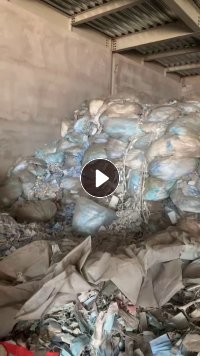 长期出售废旧口罩，口罩边角料。现货七吨多