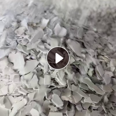 出售灰白PS冰箱破碎料，冲击8，白度84，材质分选中