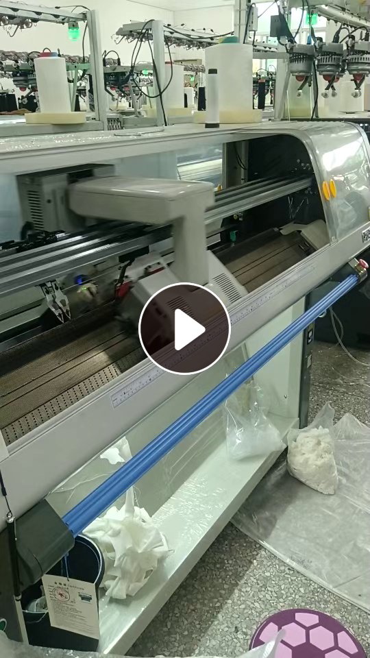 长期出售毛衣片下脚料，涤纶毛衣片，花色现货十吨