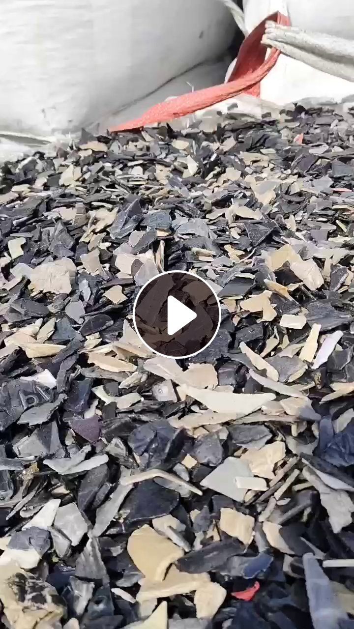 出售汽车内饰、保险杠破碎料，汽车黑丙料，月供200吨