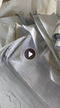 出售白色淋膜纸废料，卷筒划开的，吨袋装