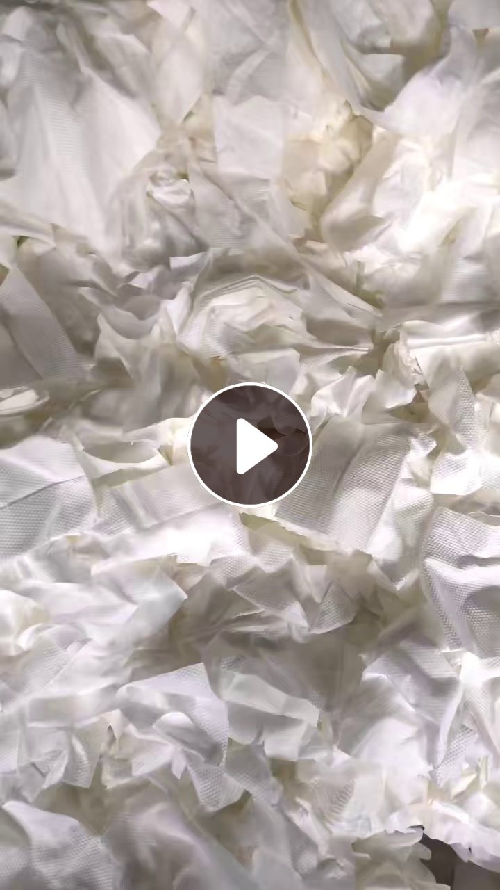 长期出售制品厂下来的水刺无纺布边角料，纯黏胶无纺布，现货有60吨，货在江苏无锡