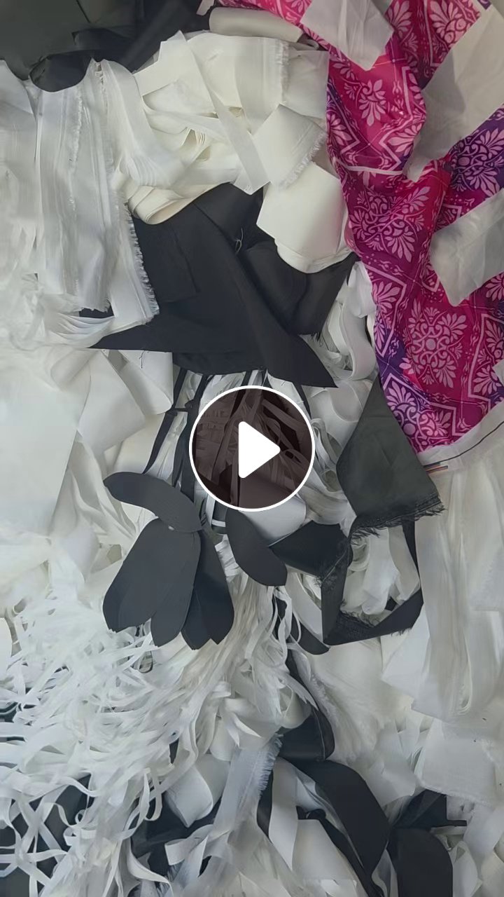 长期出售箱包厂下来的涤纶箱包布，涤纶废布，带桨，货在山东菏泽