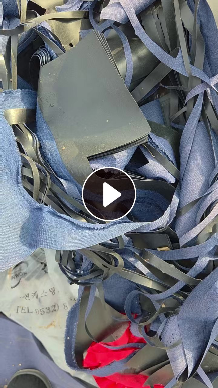 长期出售箱包厂下来的pvc人造革，带一层布，月供十几吨，货在山东菏泽