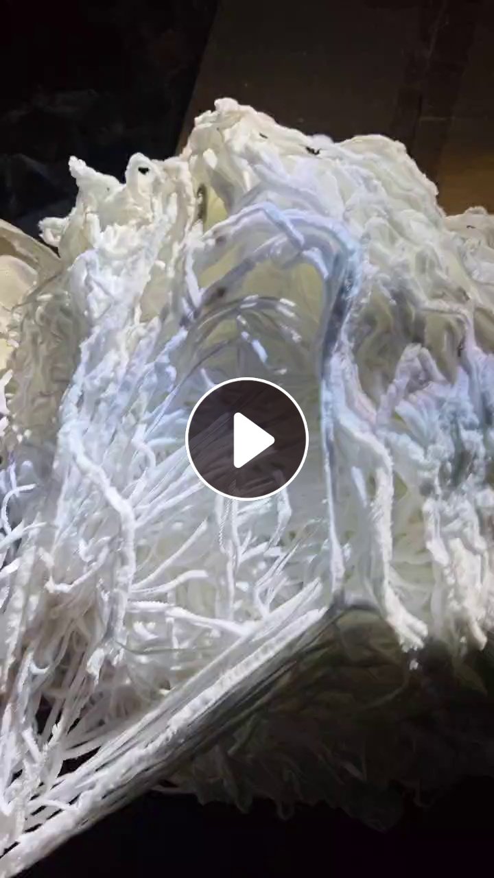 长期出售白色涤纶废丝，涤纶低弹丝，织毛毯涤纶废纱，月供8吨左右，货在河北保定