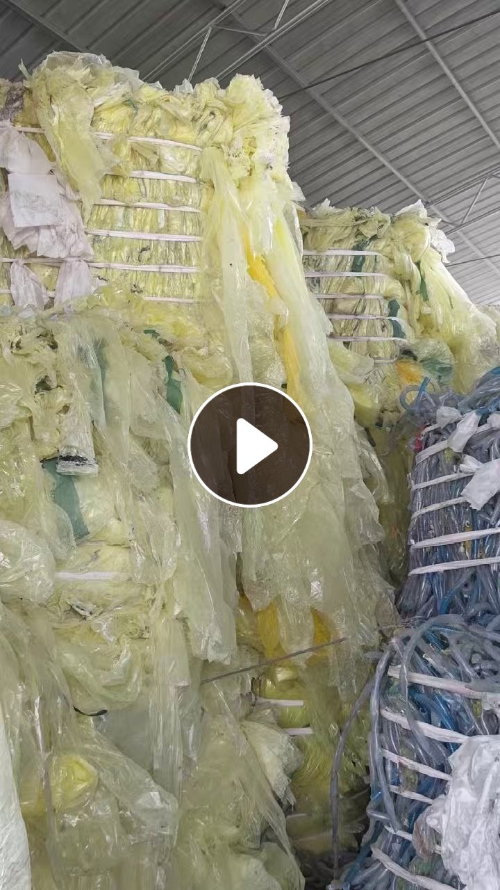 长期出售叶片厂下来的风电黄膜废料，有粉尘，黑胶几乎没有，散膜已打包好
