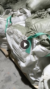出售无碱淀粉型玻璃纤维废丝，有胶带包着，跟没有胶带包着一起卖，现货有50吨左右，货在山东青岛
