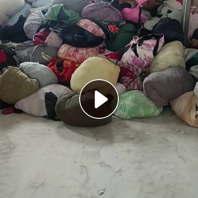 出售旧衣服黑料，下脚料，现货有6.8米一车，货在河北保定