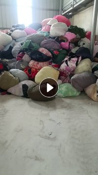 出售旧衣服黑料，下脚料，现货有6.8米一车，货在河北保定