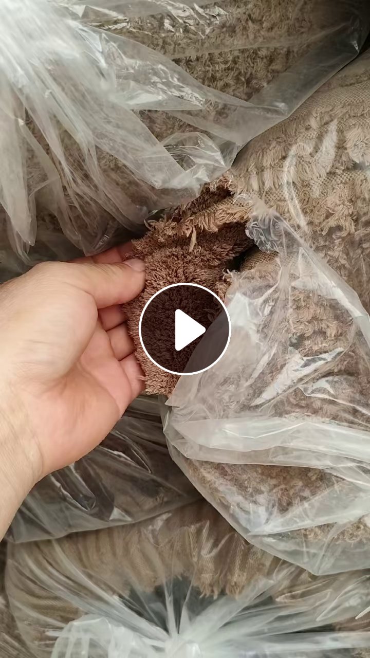 出售单面珊瑚绒，库存绒布，门幅1.6，克重不一样，一个颜色，现货有3吨左右，货在江苏苏州