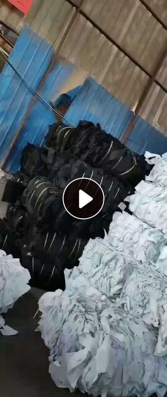 长期出售纯涤纶汽车内饰料，汽车内饰地毯料，黑色月供60多吨，白色20多吨，货在四川成都