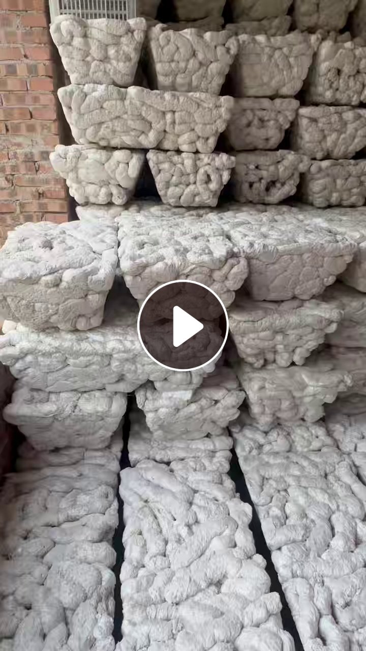 长期出售热熔块，70%厂货，现货60-70吨左右