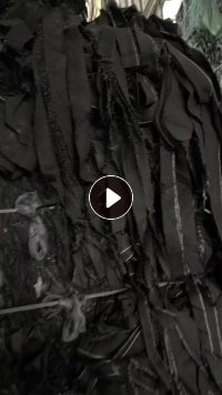 长期出售黑色涤棉牛仔废布，牛仔边角料，含棉75-85，月供100吨