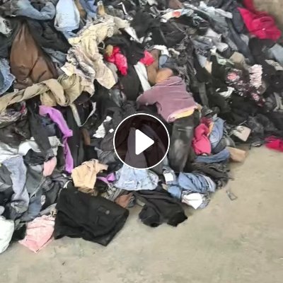 长期出售旧衣服黑料，旧牛仔黑料，现货6吨