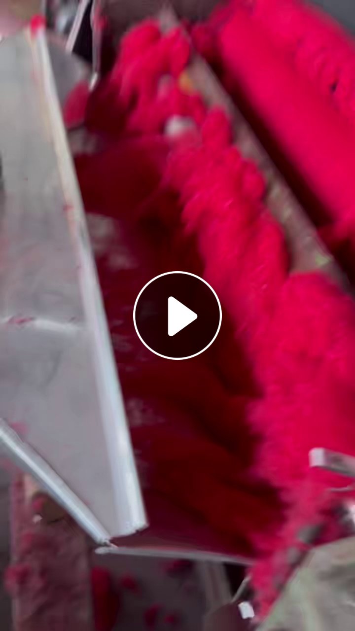 长期出售红色绿色蓝色开花棉，毛衣颜色料开出来的，可以纺纱用，每个月有300吨，货在四川雅安