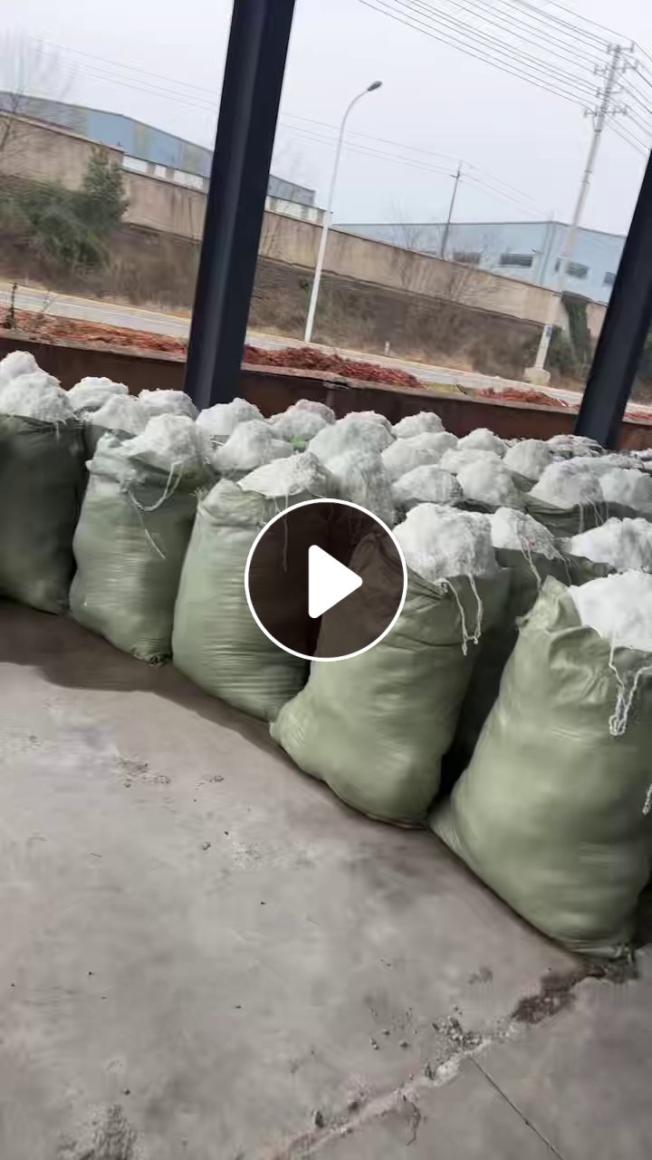 长期出售涤纶水丝，氨纶水丝，也有脱干好的涤纶水丝，每天出10吨左右