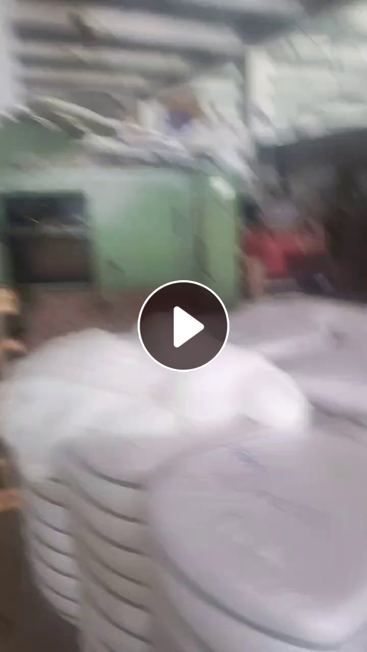 厂家大量出售库存纱线，有全涤纱线，也有全毛纱线含30毛也有，花捻机做的成品纱，有大批号也有小批号