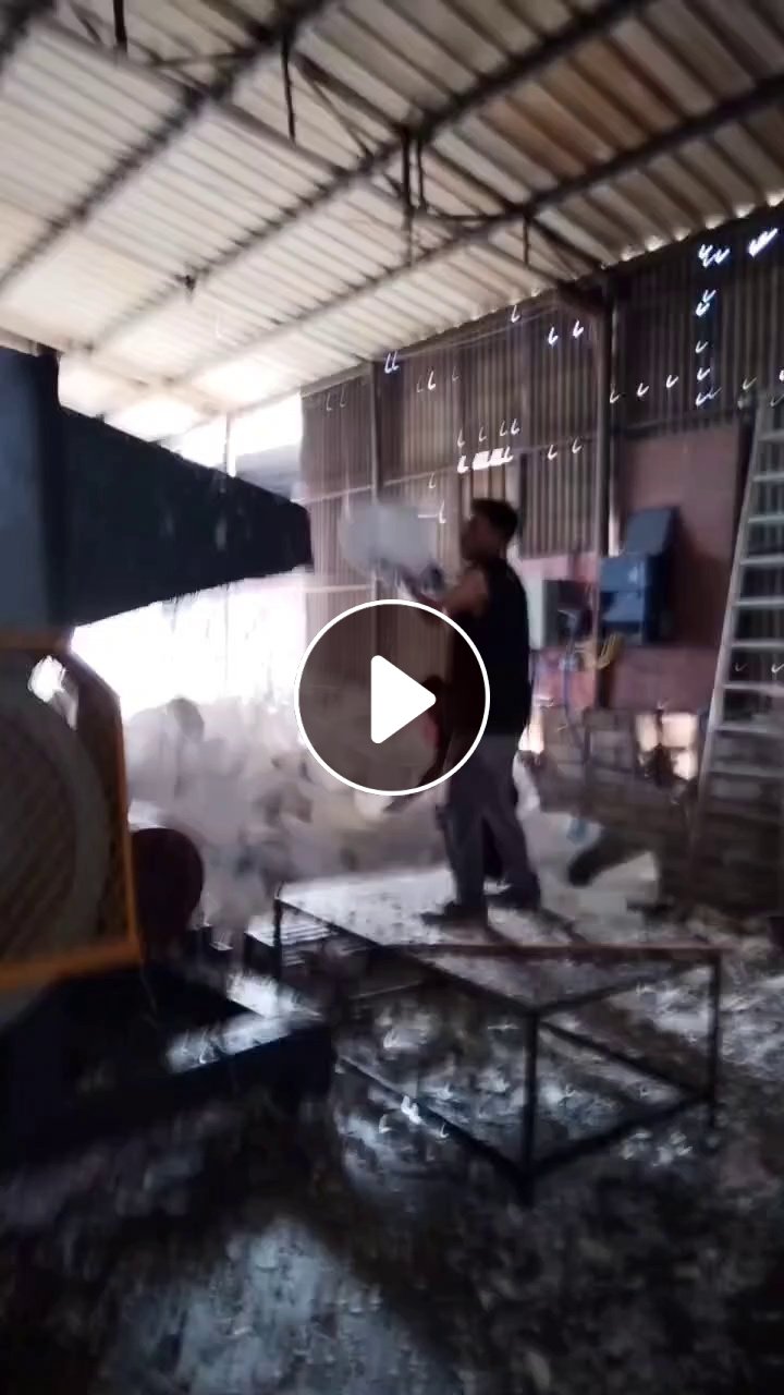 出售无字硅胶桶破碎料，带胶，每个月五十吨左右