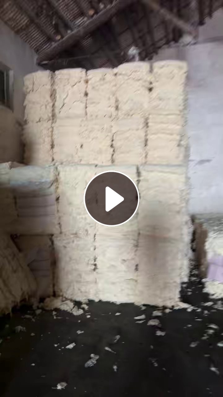 长期出售纺纱厂下来的涤棉丝和布，含棉40左右，干净纤维长可纺纱用