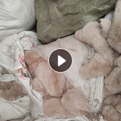 长期供应服装碎料和地毯厂废料，有纯涤纶的，也有纯氨纶的，每个月100吨左右