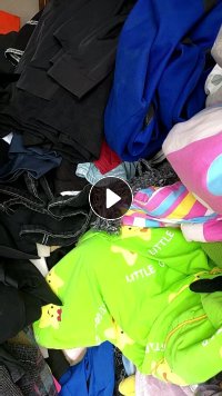 长期出售旧衣服分拣货，夏装，冬装，鞋子，包包，棉被，床上用品，羽绒服，毛绒玩具，白料，黑料