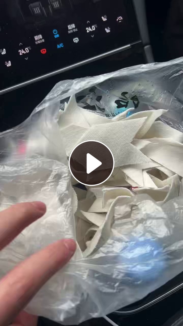 长期出售领带厂下来的涤纶废布，涤纶边角料，现货80吨