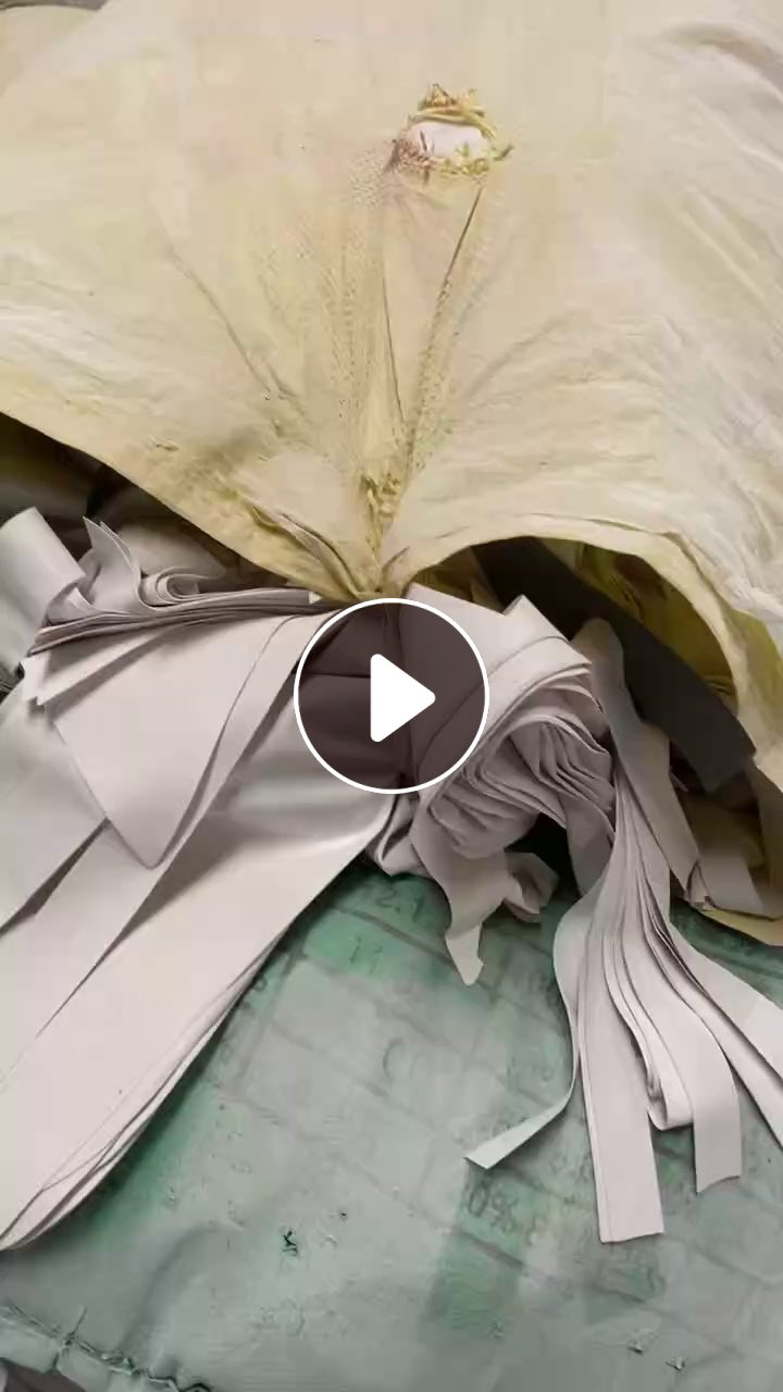 出售软质PVC充气边料，主要做国外订单吹气，有两种，透明白色无油墨和杂色