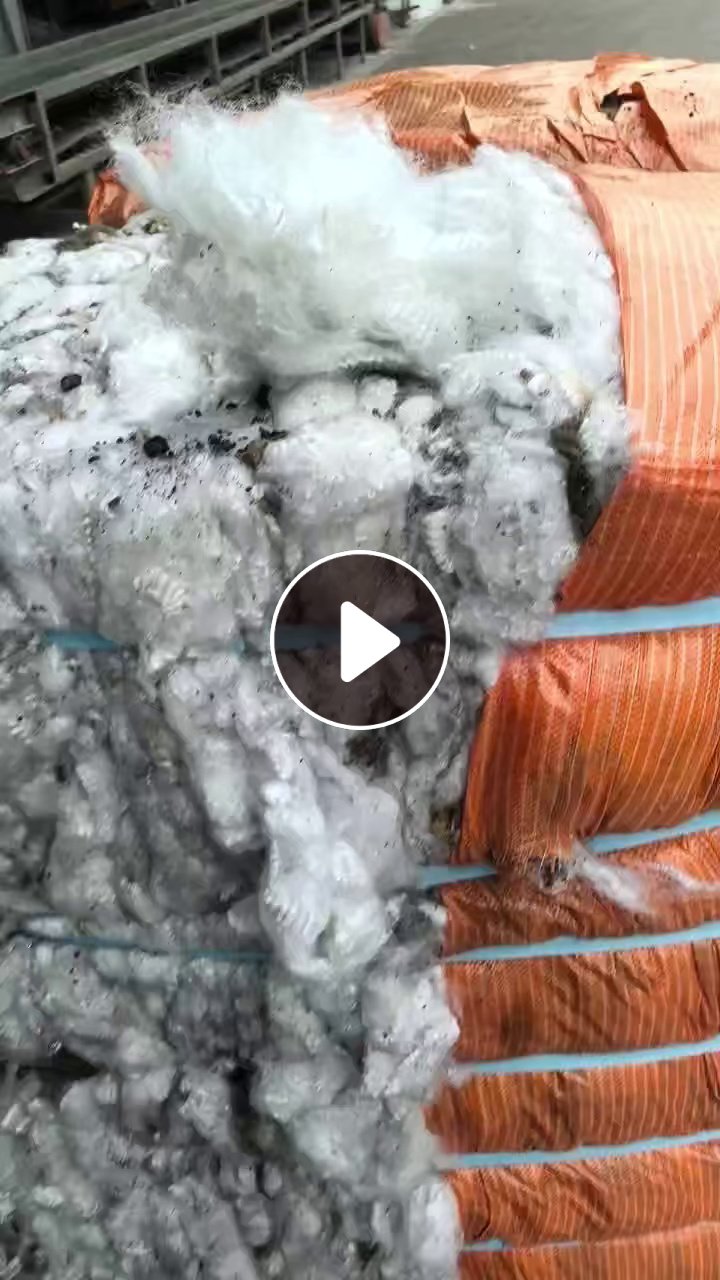 长期出售化纤厂下来的涤纶废丝，火烧涤纶短纤，可以做泡料用，棕绿色现货800吨