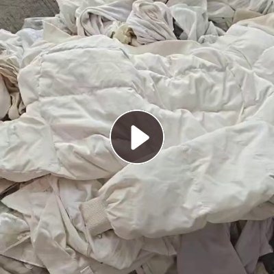 长期出售旧衣服分拣货，小区货，有夏装，冬装，棉被，鞋子，包包，白料，黑料