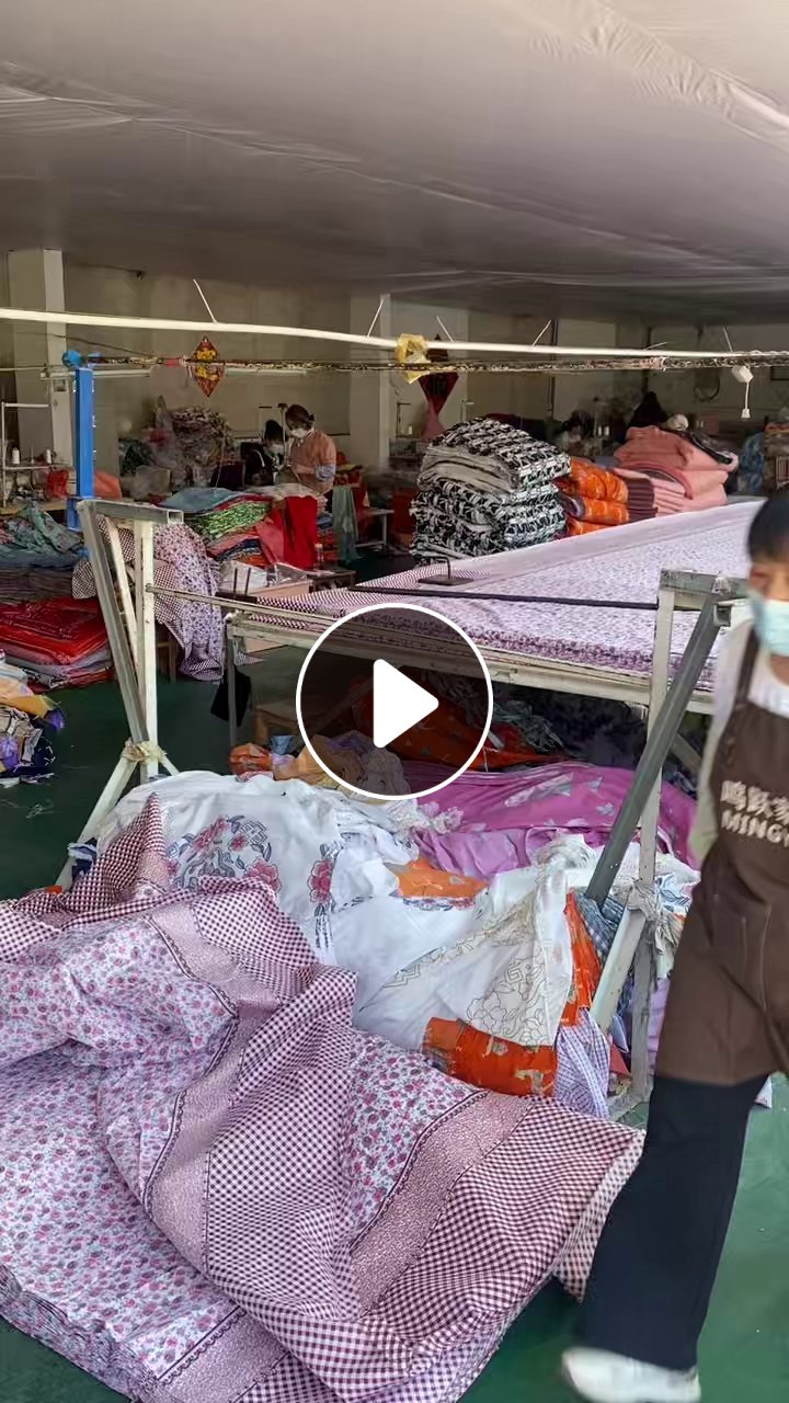 厂家长期出售家纺布边角料，全涤磨毛印花布边角料，涤纶废布，现货有7吨左右，货在山东日照