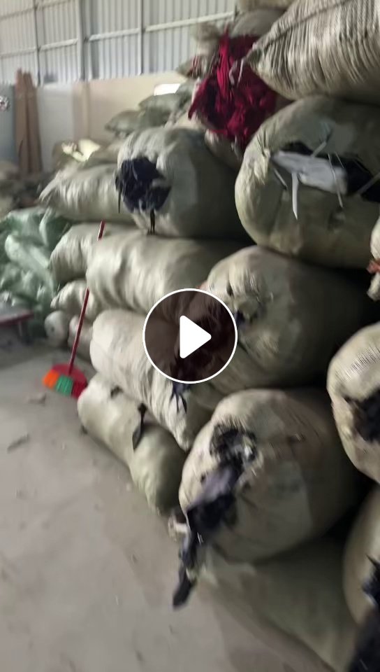 长期出售裁床厂下来的杂色涤氨废布，涤氨边角料，现货80吨左右，货在广东揭阳