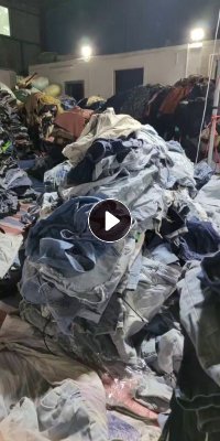 长期出售牛仔废料，有牛仔连衣裙，牛仔三分裤，牛仔三分裙