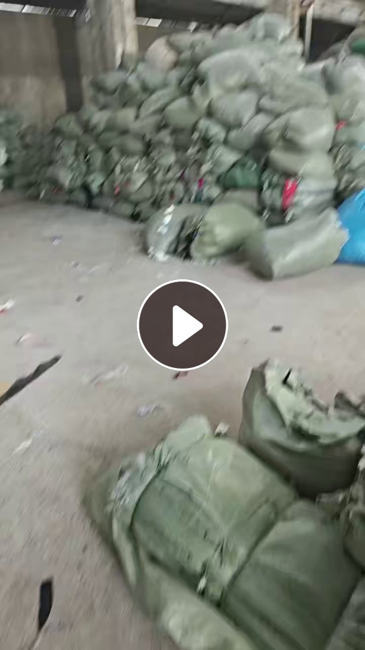长期出售涤纶废布，涤纶造粒料，浅三色，白色都分拣开了，货在湖北仙桃