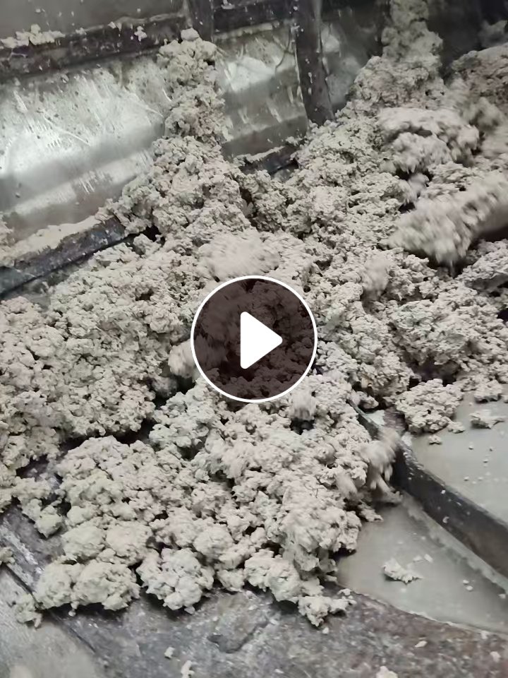 出售牛皮纸塑袋分离出来的牛皮纸浆，含水70%