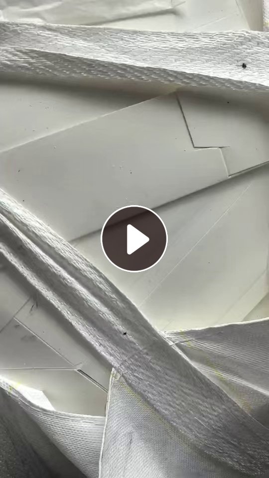 出售带膜的纯白卡纸废料，一个月二三十吨