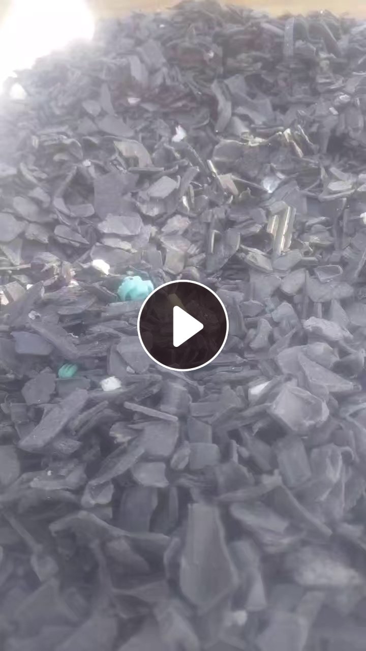长期出售PC灯罩破碎料，干粉，去胶皮，带点杂质，每天都有在生产